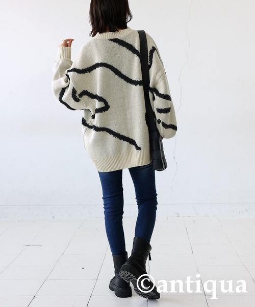antiqua(アンティカ)の「ニュアンスライン柄ニット(ニット/セーター・レディース・ブラック/アイボリー・ONESIZE)」の10枚目の写真