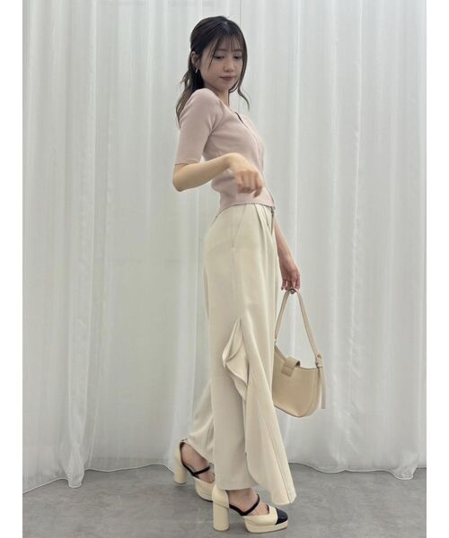 dazzlin（ダズリン）の「フリルスリットワイドパンツ（その他パンツ・レディース・ブラック/ベージュ・SMALL/MEDIUM）」の7枚目の写真