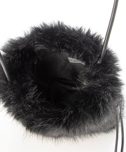 cache cache(カシュ カシュ)の「カシュカシュ cachecache / エコファーシンプル巾着ショルダーバッグ(ショルダーバッグ・レディース・アイボリー/ブラック/グレー/キャメル・FREE)」の13枚目の写真