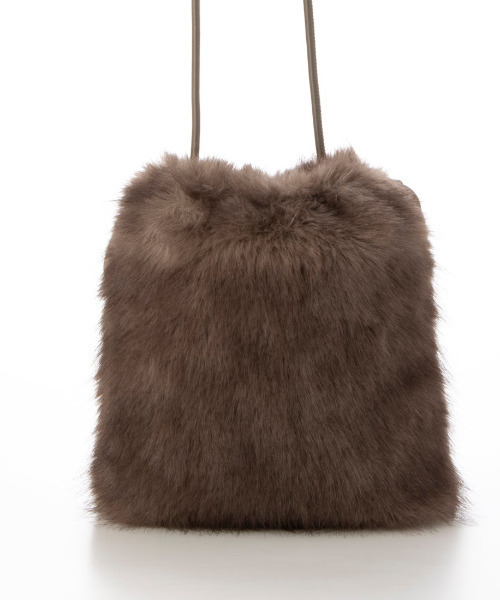 cache cache(カシュ カシュ)の「カシュカシュ cachecache / エコファーシンプル巾着ショルダーバッグ(ショルダーバッグ・レディース・アイボリー/ブラック/グレー/キャメル・FREE)」の18枚目の写真