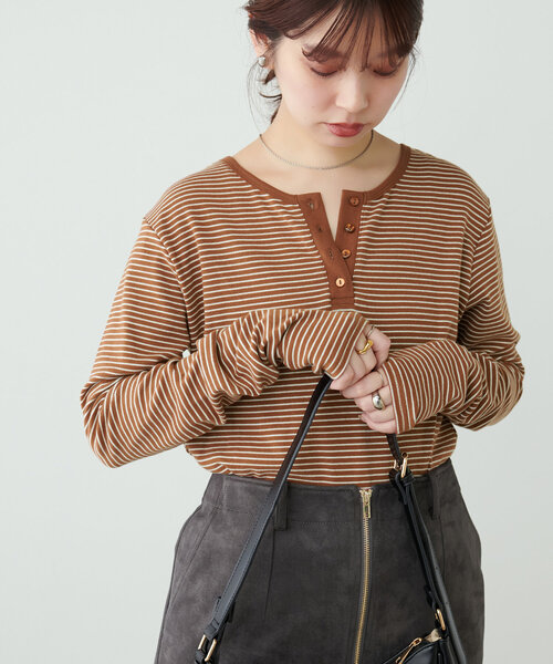 natural couture（ナチュラルクチュール）の「前後2WAYヘンリーネックボーダーT（Tシャツ/カットソー・レディース・ピンク/オレンジ/チャコールグレー/オフホワイト/ブラック・FREE）」の5枚目の写真