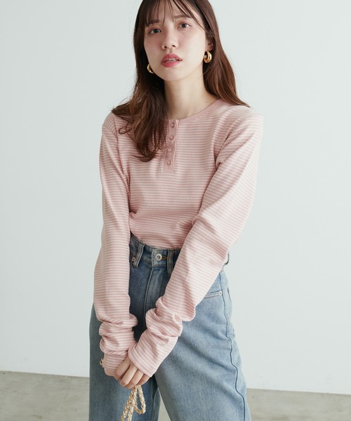 natural couture（ナチュラルクチュール）の「前後2WAYヘンリーネックボーダーT（Tシャツ/カットソー・レディース・ピンク/オレンジ/チャコールグレー/オフホワイト/ブラック・FREE）」の8枚目の写真