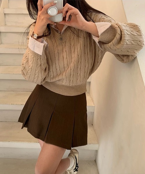 BEIDELLI（ベイデリー）の「[BELLIDE MADE] シグネチャーケーブルルーズフィットVネックニット（ニット/セーター・レディース・ネイビー/ベージュ/オリーブ/グレー/ピンク・FREE）」の2枚目の写真