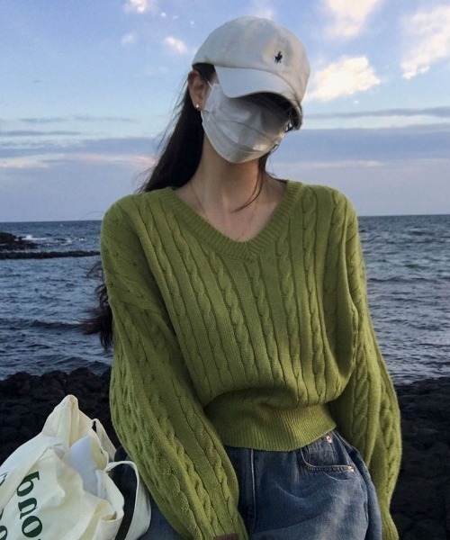 BEIDELLI（ベイデリー）の「[BELLIDE MADE] シグネチャーケーブルルーズフィットVネックニット（ニット/セーター・レディース・ネイビー/ベージュ/オリーブ/グレー/ピンク・FREE）」の3枚目の写真