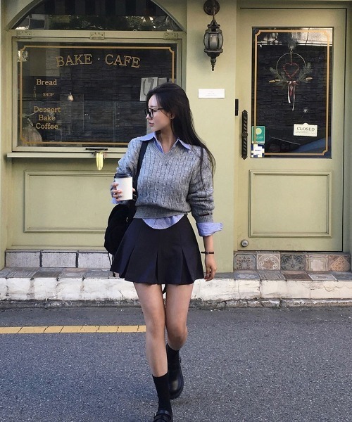 BEIDELLI（ベイデリー）の「[BELLIDE MADE] シグネチャーケーブルルーズフィットVネックニット（ニット/セーター・レディース・ネイビー/ベージュ/オリーブ/グレー/ピンク・FREE）」の8枚目の写真