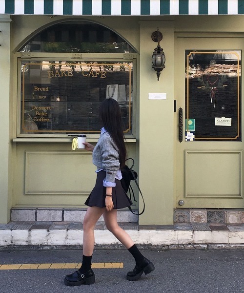 BEIDELLI（ベイデリー）の「[BELLIDE MADE] シグネチャーケーブルルーズフィットVネックニット（ニット/セーター・レディース・ネイビー/ベージュ/オリーブ/グレー/ピンク・FREE）」の9枚目の写真