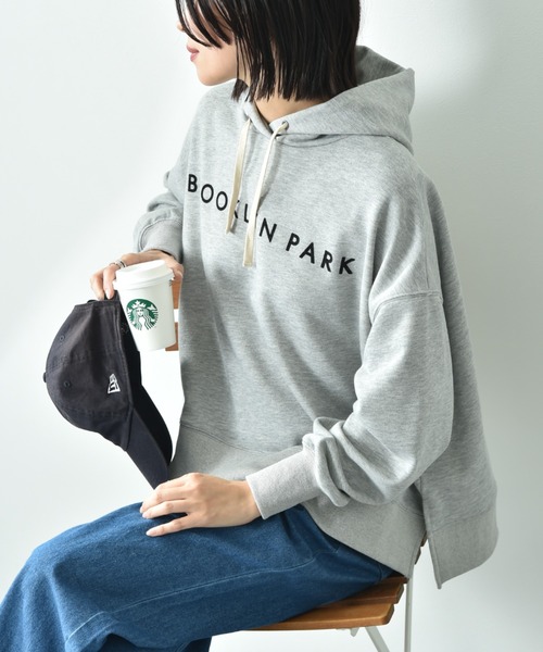 INTERPLANET（インタープラネット）の「フロッキーロゴプリントワイドシルエットパーカー（パーカー・レディース・ピンク/グレー/チャコールグレー・FREE）」の5枚目の写真