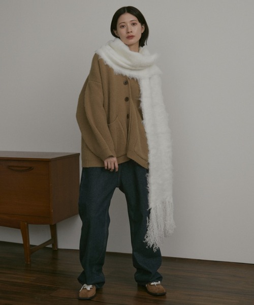 MERLOT（メルロー）の「モヘアライクボリュームビッグフリンジマフラー（マフラー・レディース・イエロー/オレンジ/オフホワイト/チャコールグレー・FREE）」の13枚目の写真