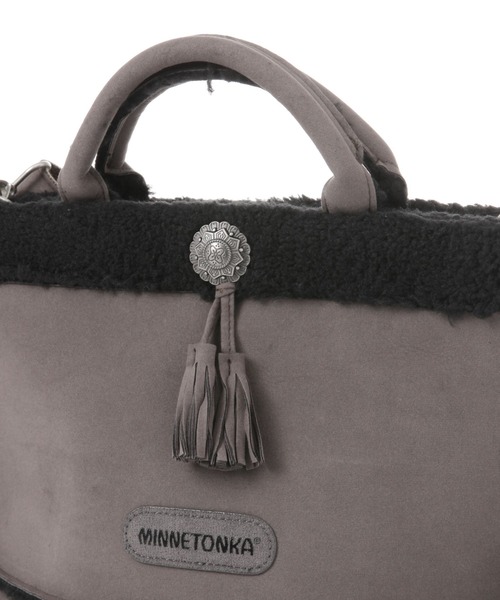 Minnetonka(ミネトンカ)の「【MINNETONKA(ミネトンカ)】別注ショルダートート(ショルダーバッグ・レディース・チャコール/キャメル・FREE)」の15枚目の写真