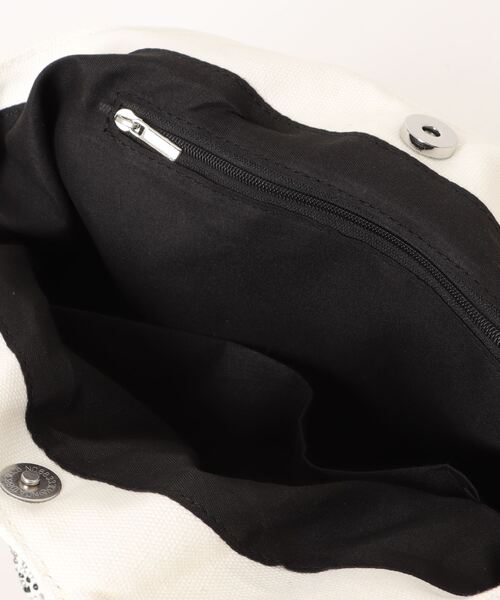 SPINNS（スピンズ）の「スターシルバーストーン合皮トートバッグ（トートバッグ・レディース・ホワイト/ブラック・ONESIZE）」の5枚目の写真