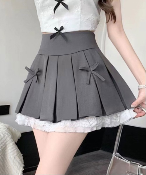 WEGO（ウィゴー）の「WEGO/インナーパンツ付きリボンレースプリーツミニ丈スカート（スカート・レディース・グレー/ブラック/ダークグレー・SMALL/MEDIUM）」の4枚目の写真