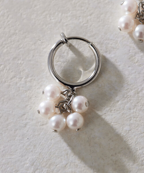 ear PAPILLONNER（イアパピヨネ）の「粒パールフープイヤリング（イヤリング・レディース・シルバー/ゴールド・FREE）」の4枚目の写真