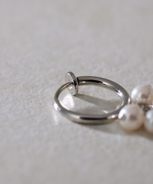 ear PAPILLONNER（イアパピヨネ）の「粒パールフープイヤリング（イヤリング・レディース・シルバー/ゴールド・FREE）」の5枚目の写真