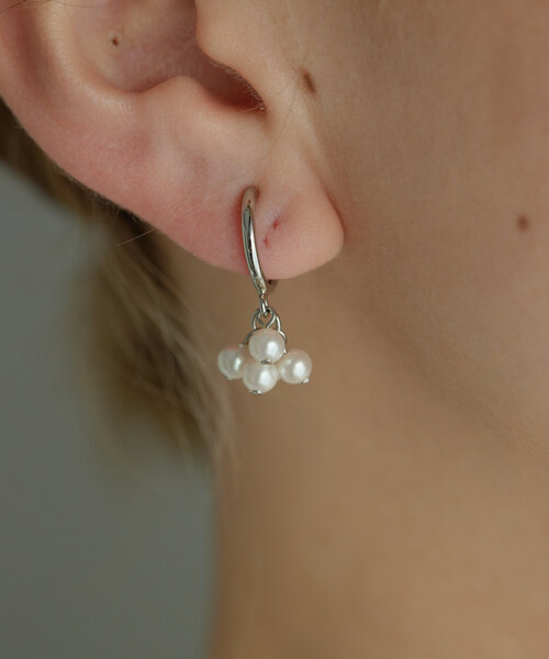 ear PAPILLONNER（イアパピヨネ）の「粒パールフープイヤリング（イヤリング・レディース・シルバー/ゴールド・FREE）」の6枚目の写真