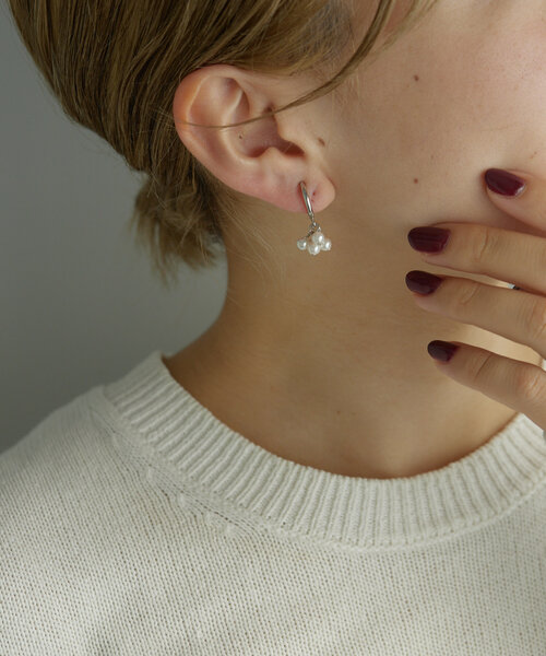 ear PAPILLONNER（イアパピヨネ）の「粒パールフープイヤリング（イヤリング・レディース・シルバー/ゴールド・FREE）」の7枚目の写真