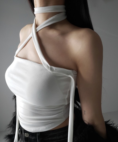 me+em select(ミームセレクト)の「【 3color / カップ付 】ロングチョーカークロスネックキャミソール / long choker cross neck camisole ※※(キャミソール・レディース・ブラック/ホワイト/グレー・FREE)」の4枚目の写真