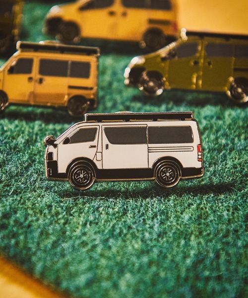 GORDON MILLER(ゴードンミラー)の「GORDON MILLER PINS GMLVAN V01 Side(バッジ・メンズ・ホワイト・FREE)」の1枚目の写真