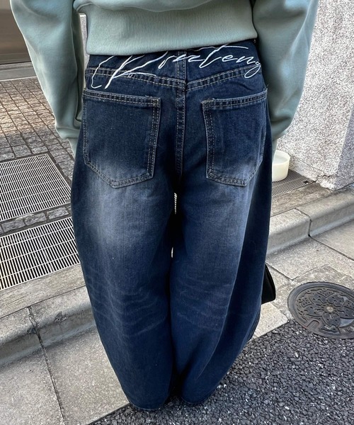 MEMECLE(メメクル)の「【 MEMECLE / メメクル 】ロゴバッグ刺繍 ルーズワイドデニムパンツ(デニムパンツ・レディース・ブルー・S/M/L)」の19枚目の写真