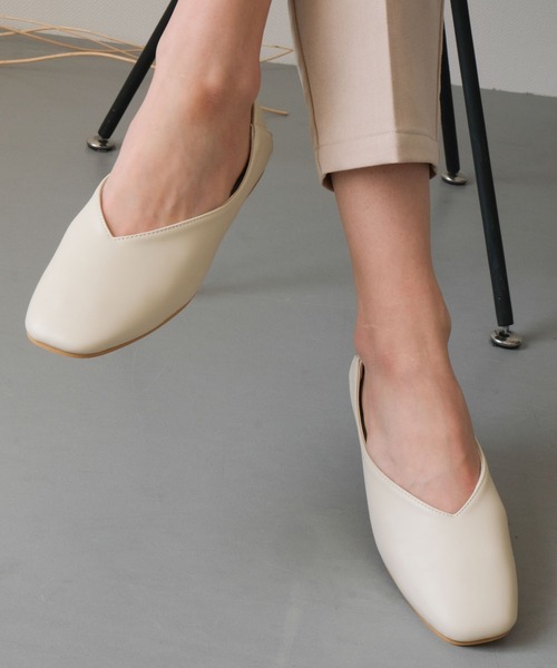 aquagarage（アクアガレージ）の「スクエアトゥフラットシューズ（パンプス・レディース・ブラック/アイボリー/グレー系その他/ブラック系その他2/ブラウン系その他2/グリーン系その他3/ベージュ系その他/ホワイト・23.0cm/23.5cm/24.0cm/24.5cm/22.5cm/22.0cm/25.0cm）」の3枚目の写真