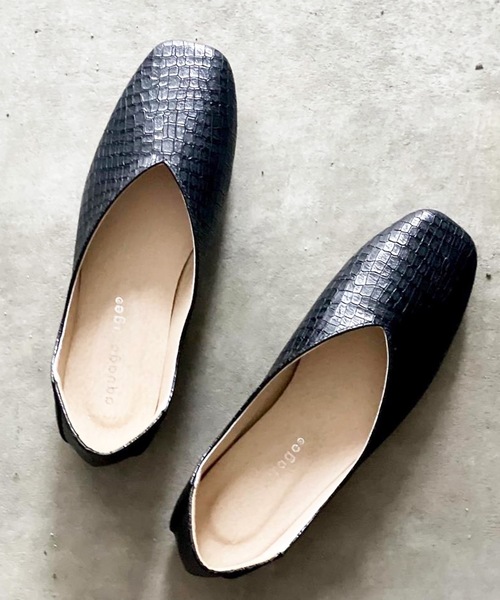 aquagarage（アクアガレージ）の「スクエアトゥフラットシューズ（パンプス・レディース・ブラック/アイボリー/グレー系その他/ブラック系その他2/ブラウン系その他2/グリーン系その他3/ベージュ系その他/ホワイト・23.0cm/23.5cm/24.0cm/24.5cm/22.5cm/22.0cm/25.0cm）」の4枚目の写真