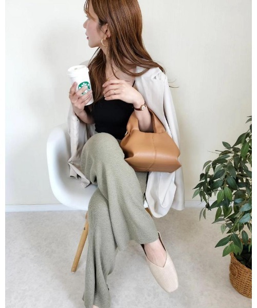 aquagarage（アクアガレージ）の「スクエアトゥフラットシューズ（パンプス・レディース・ブラック/アイボリー/グレー系その他/ブラック系その他2/ブラウン系その他2/グリーン系その他3/ベージュ系その他/ホワイト・23.0cm/23.5cm/24.0cm/24.5cm/22.5cm/22.0cm/25.0cm）」の17枚目の写真