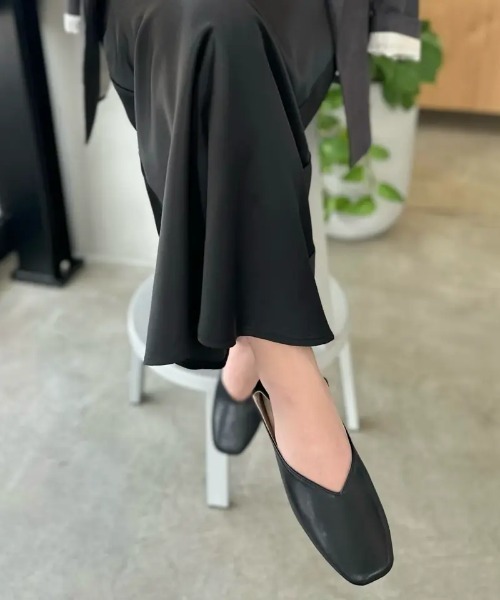 aquagarage（アクアガレージ）の「スクエアトゥフラットシューズ（パンプス・レディース・ブラック/アイボリー/グレー系その他/ブラック系その他2/ブラウン系その他2/グリーン系その他3/ベージュ系その他/ホワイト・23.0cm/23.5cm/24.0cm/24.5cm/22.5cm/22.0cm/25.0cm）」の14枚目の写真