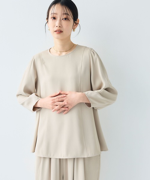 CROSS FUNCTION(クロスファンクション)の「《シワになりにくい》サマ美え バックサテンツイルパフブラウス【CF/クロスファンクション】(シャツ/ブラウス・レディース・ライトグレー/チャコールグレー・M/LL/L)」の1枚目の写真