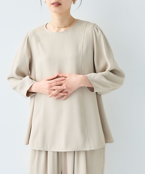 CROSS FUNCTION(クロスファンクション)の「《シワになりにくい》サマ美え バックサテンツイルパフブラウス【CF/クロスファンクション】(シャツ/ブラウス・レディース・ライトグレー/チャコールグレー・M/LL/L)」の4枚目の写真
