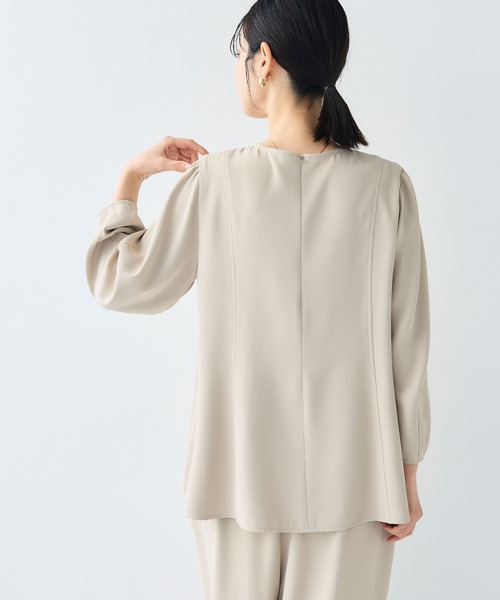CROSS FUNCTION(クロスファンクション)の「《シワになりにくい》サマ美え バックサテンツイルパフブラウス【CF/クロスファンクション】(シャツ/ブラウス・レディース・ライトグレー/チャコールグレー・M/LL/L)」の6枚目の写真