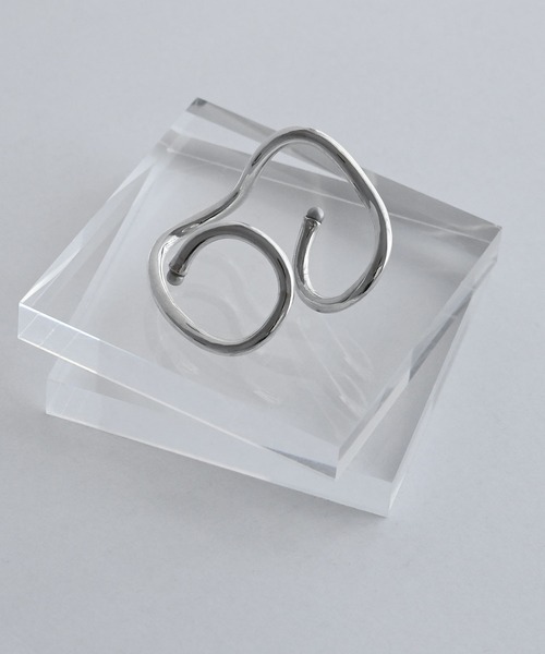 Yuki Yoshioka(ユーキヨシオカ)の「Double Finger Ring(リング・レディース・シルバー・ONE SIZE)」の1枚目の写真