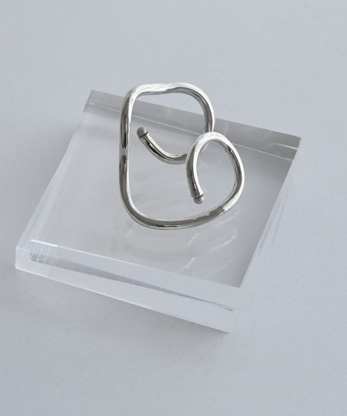 Yuki Yoshioka(ユーキヨシオカ)の「Double Finger Ring(リング・レディース・シルバー・ONE SIZE)」の4枚目の写真