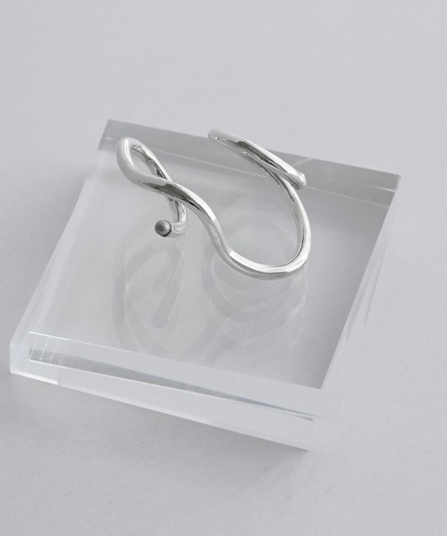 Yuki Yoshioka(ユーキヨシオカ)の「Double Finger Ring(リング・レディース・シルバー・ONE SIZE)」の3枚目の写真