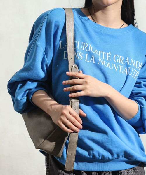 Green　Parks（グリーンパークス）の「andmikka.ヴィンテージ風ベルトショルダー（ショルダーバッグ・レディース・グレー/アイボリー/ダークブラウン・FREE）」の2枚目の写真