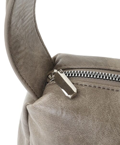 Green　Parks（グリーンパークス）の「andmikka.ヴィンテージ風ベルトショルダー（ショルダーバッグ・レディース・グレー/アイボリー/ダークブラウン・FREE）」の15枚目の写真