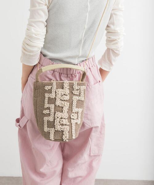 beej（ビージ）の「『別注』Beej×DOORS　チューブショルダーバッグ（ショルダーバッグ・レディース・ブラウン/グレー系その他・ONE）」の2枚目の写真