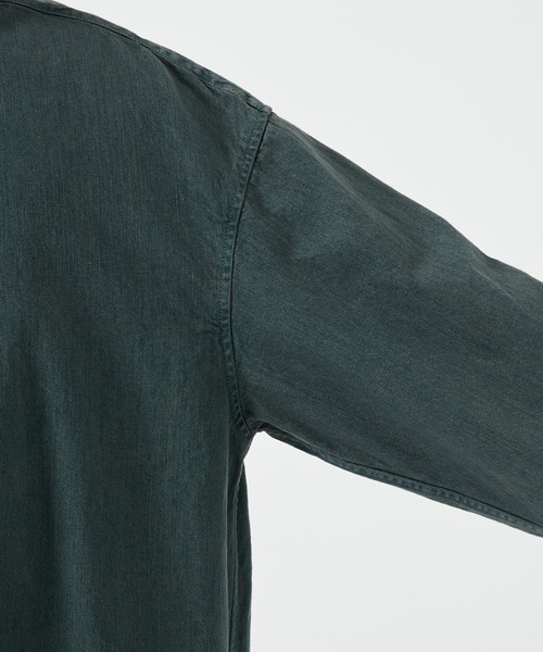 STUDIOUS(ステュディオス)の「BLEACH OVERDYE DENIM SHIRTS(シャツ/ブラウス・メンズ・インディゴブルー/ブラック・1/2)」の4枚目の写真