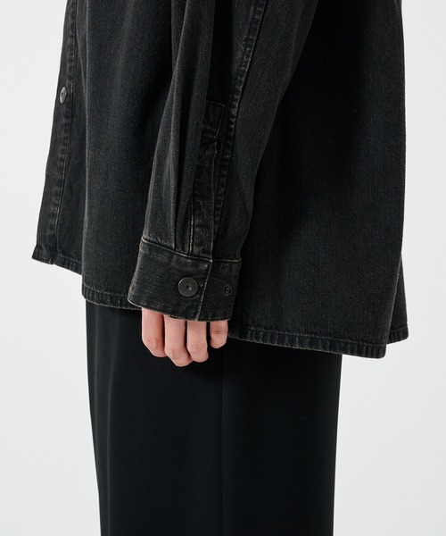 STUDIOUS(ステュディオス)の「BLEACH OVERDYE DENIM SHIRTS(シャツ/ブラウス・メンズ・インディゴブルー/ブラック・1/2)」の11枚目の写真