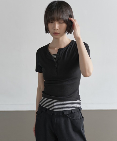 UNE MANSION(ユヌマンション)の「ヘンリーネックバイカラーストライプレイヤードTシャツ(Tシャツ/カットソー・レディース・ブラック/チャコールグレー・FREE)」の9枚目の写真