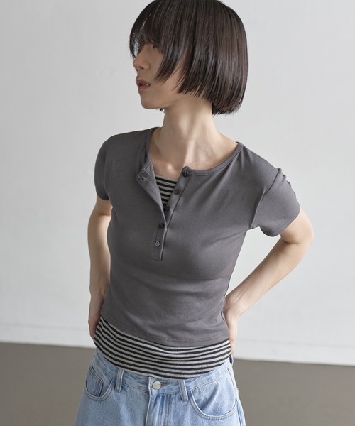 UNE MANSION(ユヌマンション)の「ヘンリーネックバイカラーストライプレイヤードTシャツ(Tシャツ/カットソー・レディース・ブラック/チャコールグレー・FREE)」の6枚目の写真