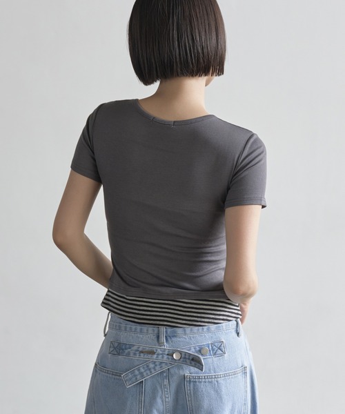UNE MANSION(ユヌマンション)の「ヘンリーネックバイカラーストライプレイヤードTシャツ(Tシャツ/カットソー・レディース・ブラック/チャコールグレー・FREE)」の5枚目の写真