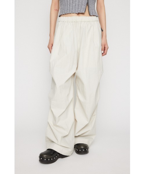 LAGUA GEM(ラグアジェム)の「EASY PARACHUTE パンツ(その他パンツ・レディース・アイボリー/カーキ/グレー・SMALL/MEDIUM)」の2枚目の写真