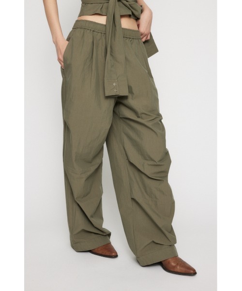 LAGUA GEM(ラグアジェム)の「EASY PARACHUTE パンツ(その他パンツ・レディース・アイボリー/カーキ/グレー・SMALL/MEDIUM)」の5枚目の写真