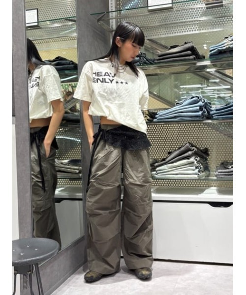 LAGUA GEM(ラグアジェム)の「EASY PARACHUTE パンツ(その他パンツ・レディース・アイボリー/カーキ/グレー・SMALL/MEDIUM)」の17枚目の写真