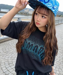 ATMARK（アットマーク）の「《2サイズ展開　/　UNISEX　》オールドイングリッシュロゴTee　サガラ刺繍　ラインストーン　セットアップ可能（Tシャツ/カットソー）」