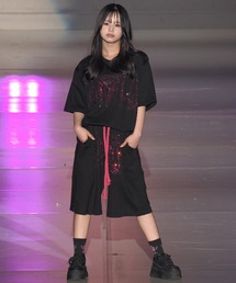 ATMARK（アットマーク）の「《2サイズ展開　/　UNISEX　》オールドイングリッシュロゴTee　サガラ刺繍　ラインストーン　セットアップ可能（Tシャツ/カットソー）」