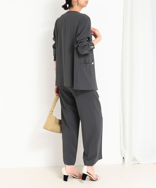 MICO COULIER（ミコクリエ）の「《セットアップ対応》ハイストレッチカルゼワッシャーノーカラージャケット（ノーカラージャケット・レディース・ネイビー/グレイッシュベージュ/グレー・38）」の15枚目の写真