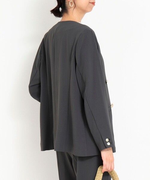 MICO COULIER（ミコクリエ）の「《セットアップ対応》ハイストレッチカルゼワッシャーノーカラージャケット（ノーカラージャケット・レディース・ネイビー/グレイッシュベージュ/グレー・38）」の16枚目の写真