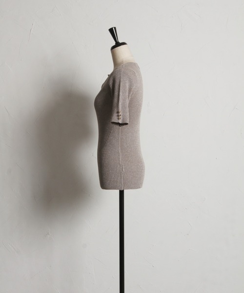 tocco closet(トッコ クローゼット)の「【ZOZO限定】アシンメトリーネックラメリブニットトップス(ニット/セーター・レディース・ブラック/グレイッシュベージュ/オフホワイト/ブルー/ミント/ピンク・M)」の12枚目の写真