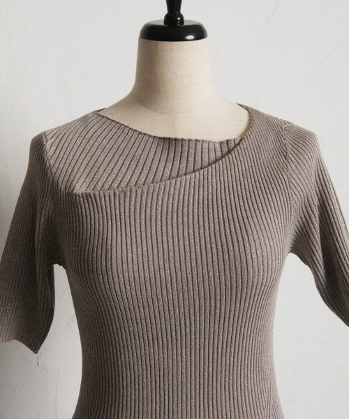 tocco closet(トッコ クローゼット)の「【ZOZO限定】アシンメトリーネックラメリブニットトップス(ニット/セーター・レディース・ブラック/グレイッシュベージュ/オフホワイト/ブルー/ミント/ピンク・M)」の10枚目の写真