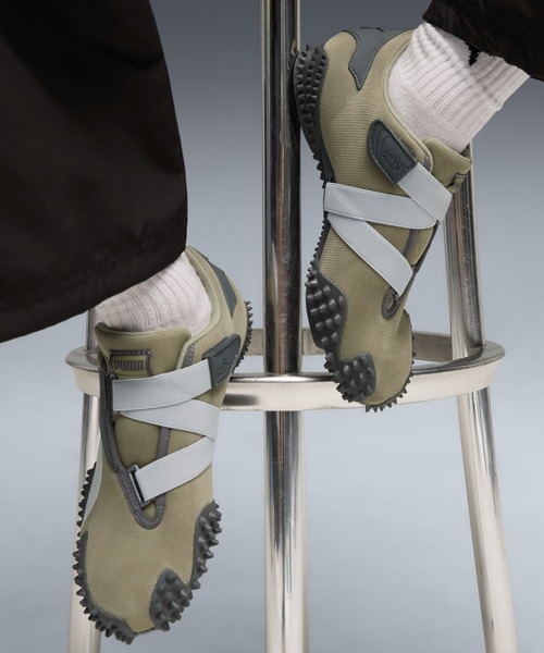 PUMA(プーマ)の「PUMA プーマ ユニセックス モストロ OG プライム スニーカー(スニーカー・メンズ・イエロー×ブラック/ブラック/ブルー/レッド/オフホワイト/ブラック×ホワイト/グレー系その他5/チャコールグレー×ブラック・25.5cm/24.5cm/23.5cm/22.5cm/28.0cm/27.0cm/26.0cm/25.0cm/24.0cm/23.0cm/30.0cm/28.5cm/27.5cm/26.5cm/29.0cm)」の6枚目の写真